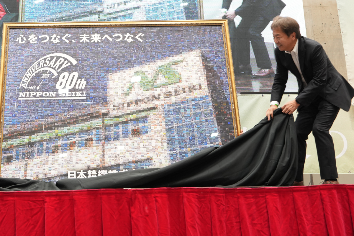 The grand reveal of the mosaic art